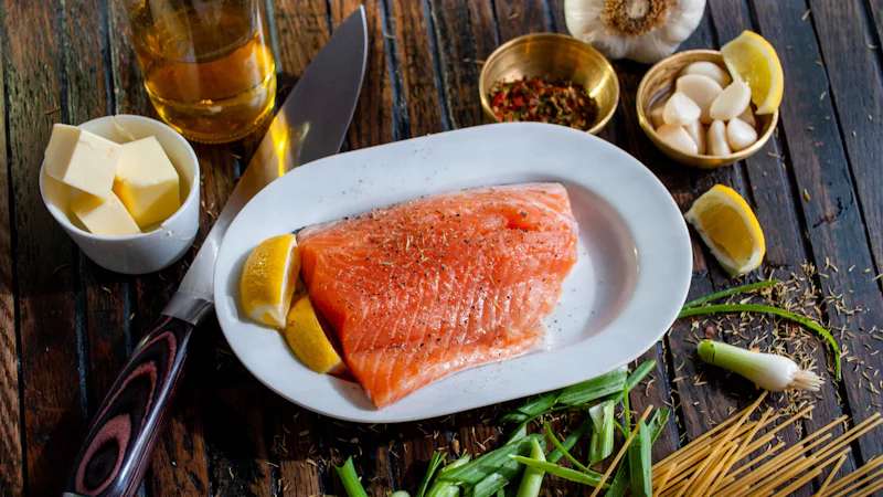 Cá hồi tươi, thực phẩm giàu omega-3 với EPA và DHA